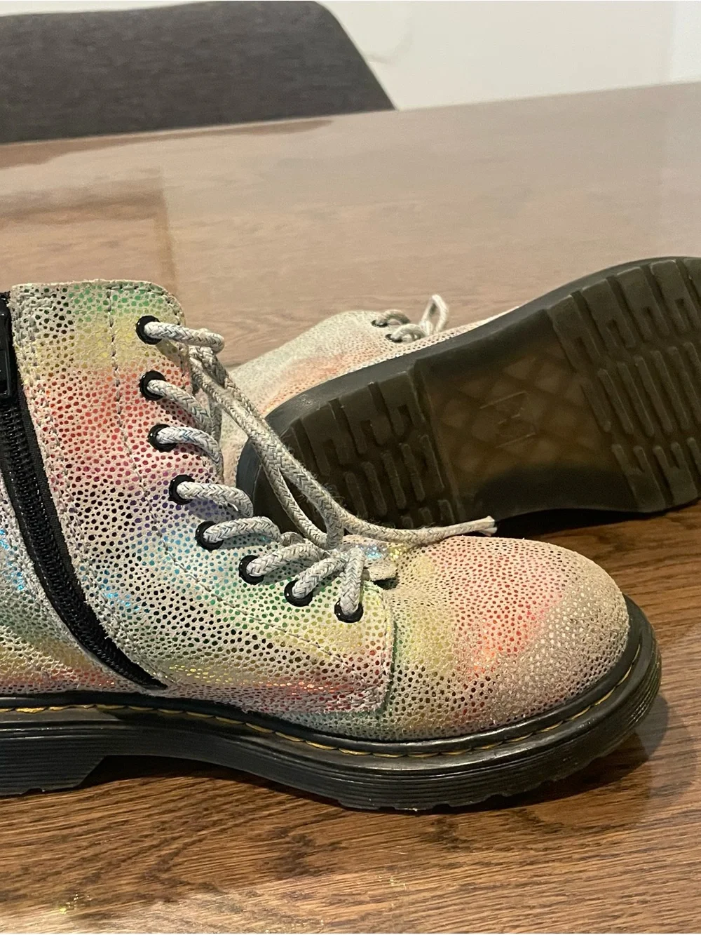 Dr. Martens Kids Iridescent Rainbow Lace-Up Boots Zipper closure